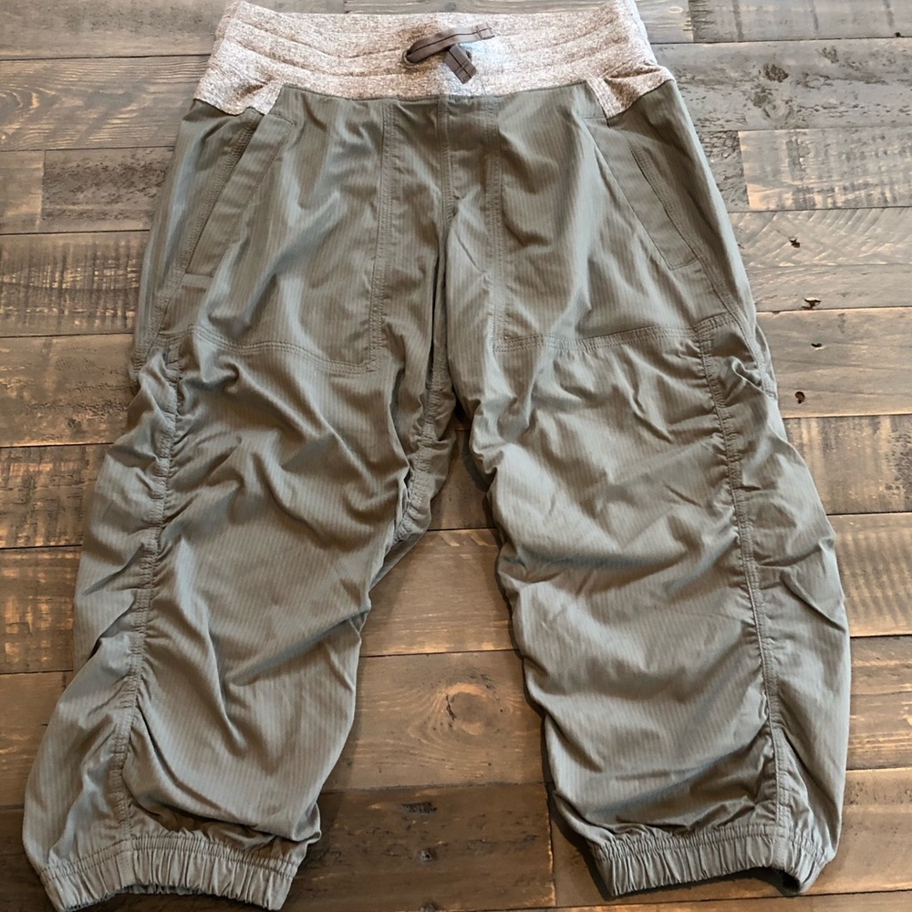Ivivva jogger capris- Size 12